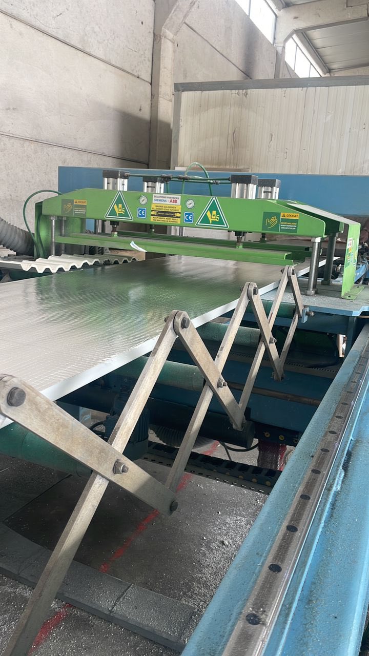 خط الإنتاج في مصنع الخليج